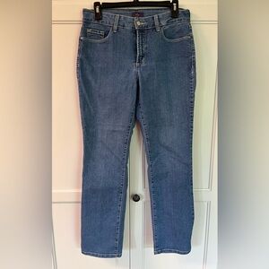 NYDJ size 8 straight leg stretch, embroidered back pockets